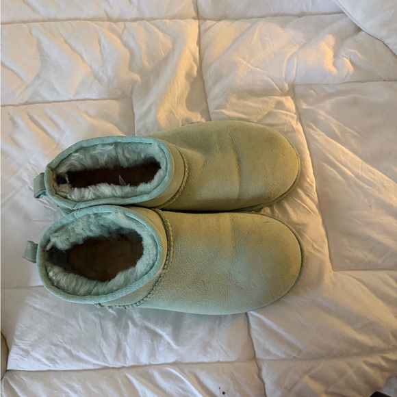 Women’s Mini Ugg Boots - Picture 3 of 5